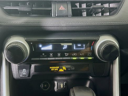 Used 2021 Toyota RAV4 LE FWD image 22