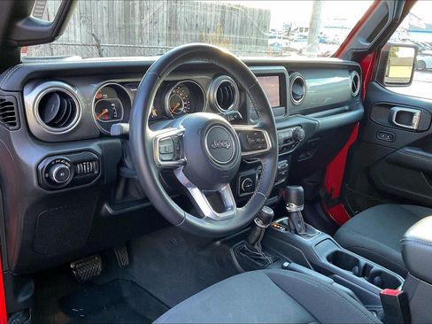 Used 2019 Jeep Wrangler Unlimited Sahara AWD/4WD image 13