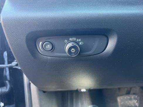 Used 2023 Chevrolet Traverse Premier image 30