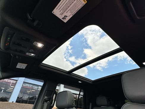 Used 2022 GMC Yukon Denali AWD/4WD image 11