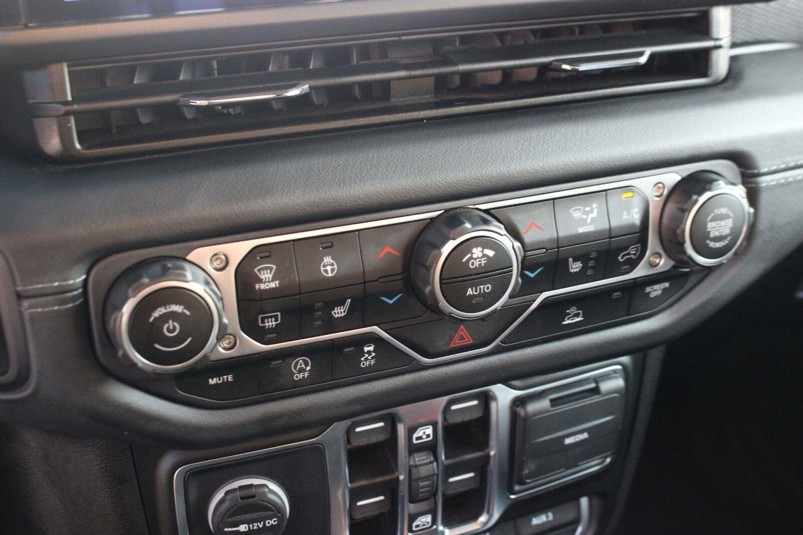 Used 2025 Jeep Gladiator Rubicon w/ Convenience Group AWD/4WD image 25