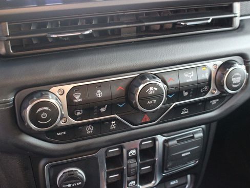 Used 2025 Jeep Gladiator Rubicon w/ Convenience Group AWD/4WD image 25