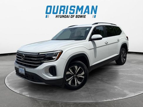 Used 2024 Volkswagen Atlas SE AWD/4WD image 2