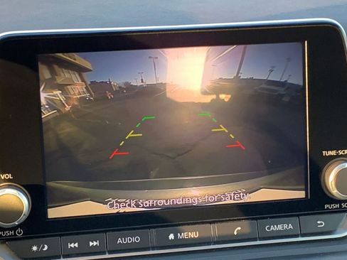 Used 2023 Nissan Rogue SV image 17