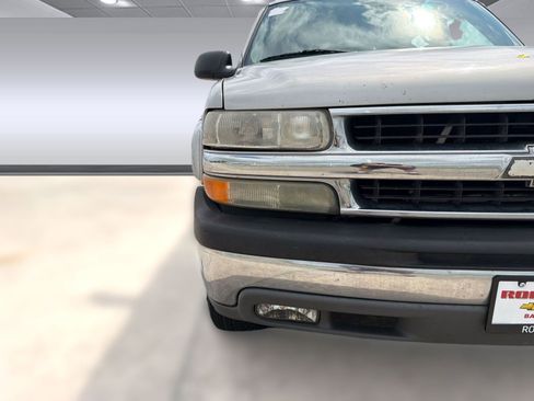 Used 2004 Chevrolet Suburban LS image 10