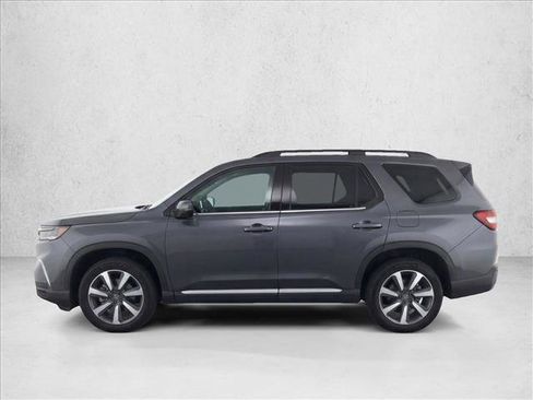 Used 2023 Honda Pilot Touring image 4