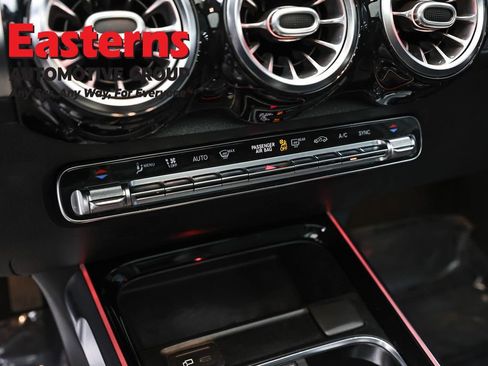 Used 2021 Mercedes-Benz GLB 250 4MATIC w/ Premium Package image 19