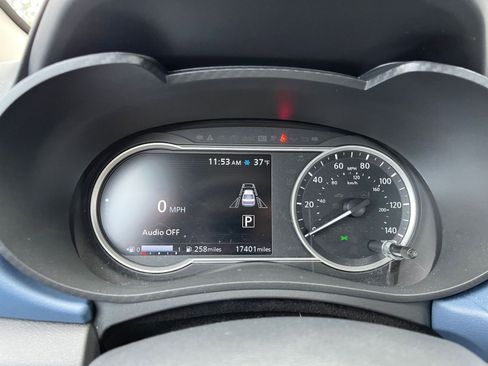 Used 2025 Nissan Versa SV image 10