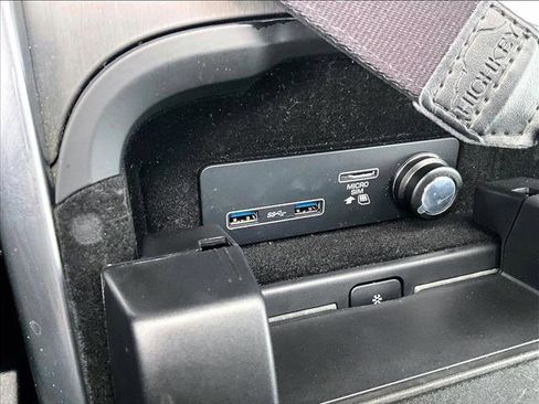 Used 2019 Land Rover Range Rover Sport SE AWD/4WD image 25