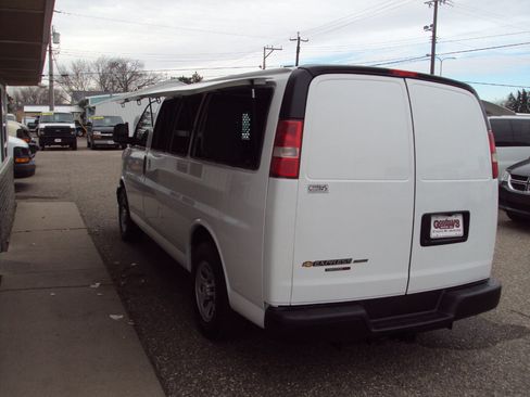 Used 2014 Chevrolet Express 1500 AWD image 4