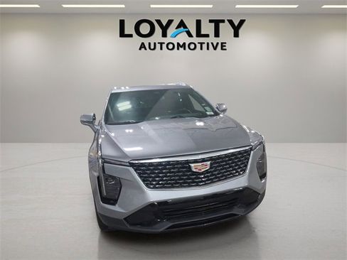 Used 2025 Cadillac XT4 Premium Luxury image 8