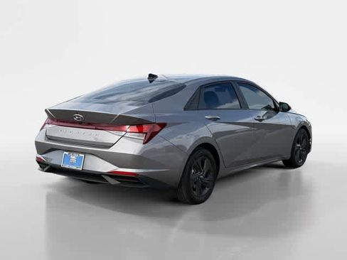 Used 2022 Hyundai Elantra SEL w/ Cargo Package FWD image 5