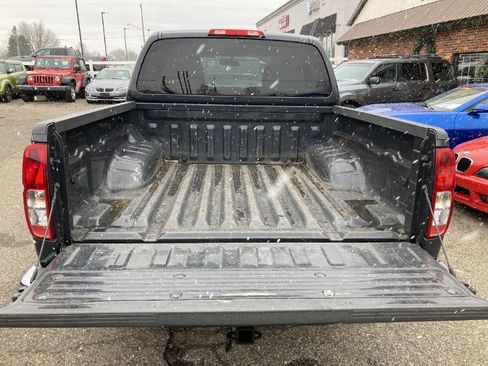 Used 2012 Nissan Frontier SV image 5