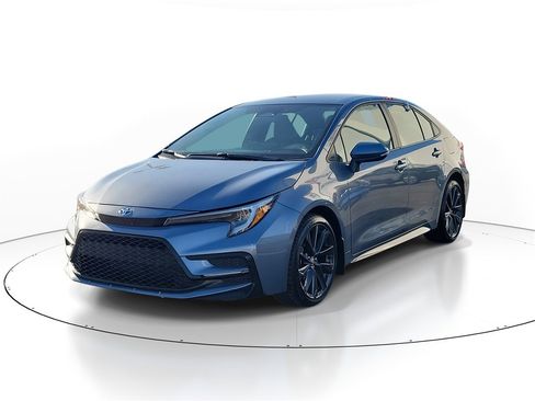 Used 2024 Toyota Corolla SE image 2