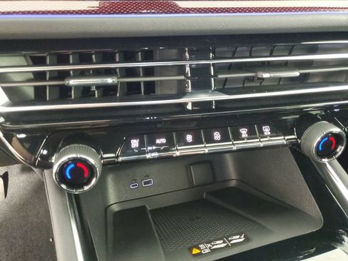 New 2026 Chevrolet Traverse RS w/ LPO, Floor Liner Package FWD image 18