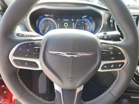 New 2026 Chrysler Pacifica Select image 12