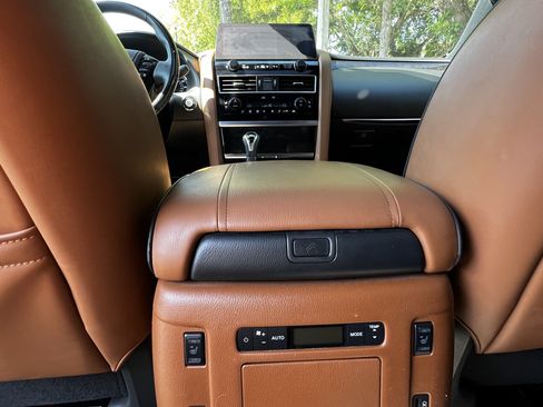 Used 2024 INFINITI QX80 Sensory AWD/4WD image 38