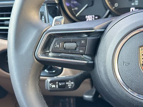 Certified 2025 Porsche Macan AWD/4WD image 26
