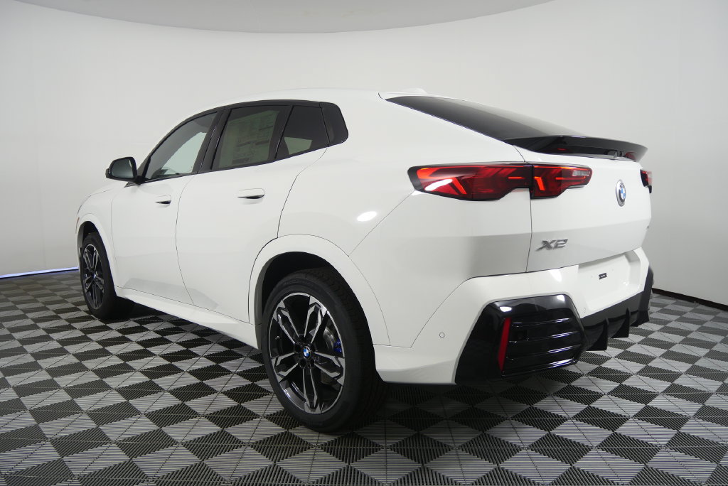 Used 2026 BMW X2 xDrive28i w/ Technology Package AWD/4WD image 3