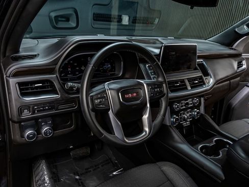 Used 2023 GMC Yukon SLE image 13