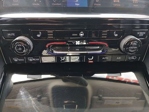 Used 2023 Jeep Grand Cherokee Limited image 23