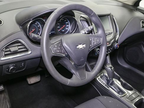 Used 2017 Chevrolet Cruze LT FWD image 22