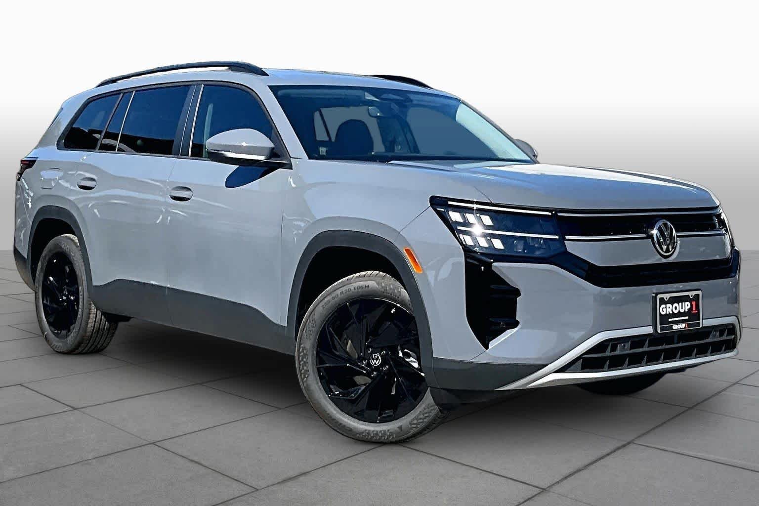 New 2027 Volkswagen Atlas SE FWD image 2
