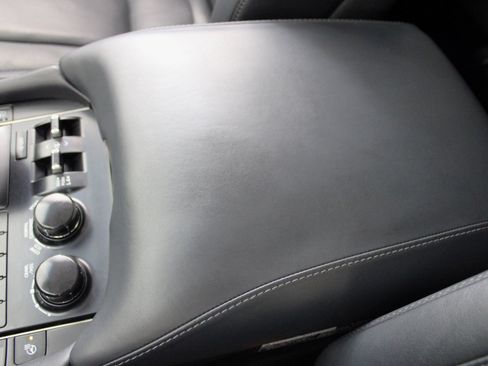 Used 2017 Lexus LX 570 4WD w/ Luxury Package image 65