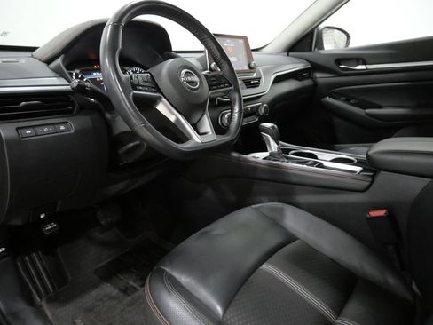 Used 2025 Nissan Altima 2.5 SR FWD image 10