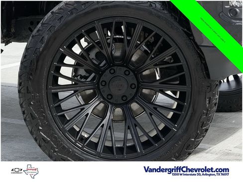 Used 2024 RAM 1500 Laramie AWD/4WD image 9