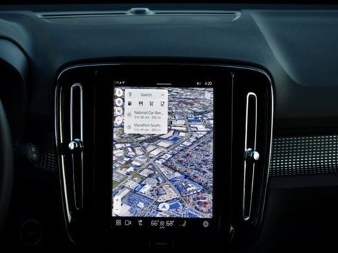 Certified 2025 Volvo XC40 B5 Plus image 25