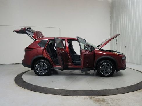 Used 2026 Nissan Rogue SV FWD image 17