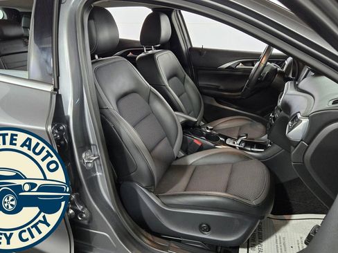 Used 2018 INFINITI QX30 AWD image 34