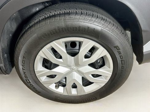 Used 2025 Toyota Corolla Cross L FWD image 11