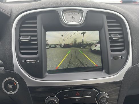 Used 2022 Chrysler 300 Touring w/ Sport Appearance Package image 12