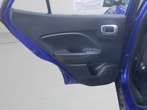 Used 2025 Hyundai Venue SEL FWD image 9