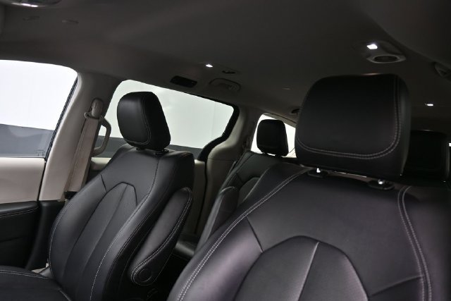 Used 2024 Chrysler Pacifica Limited FWD image 28