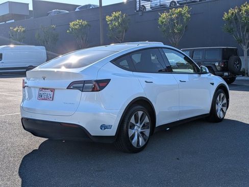 Used 2021 Tesla Model Y Long Range image 5