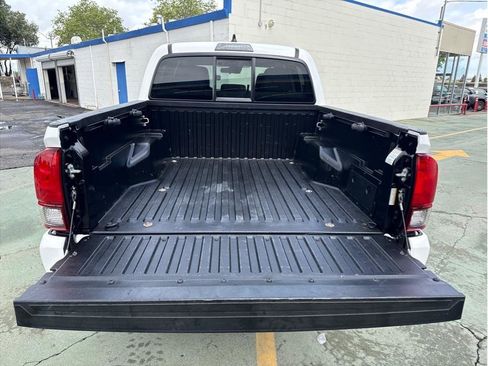 Used 2022 Toyota Tacoma SR AWD/4WD image 18