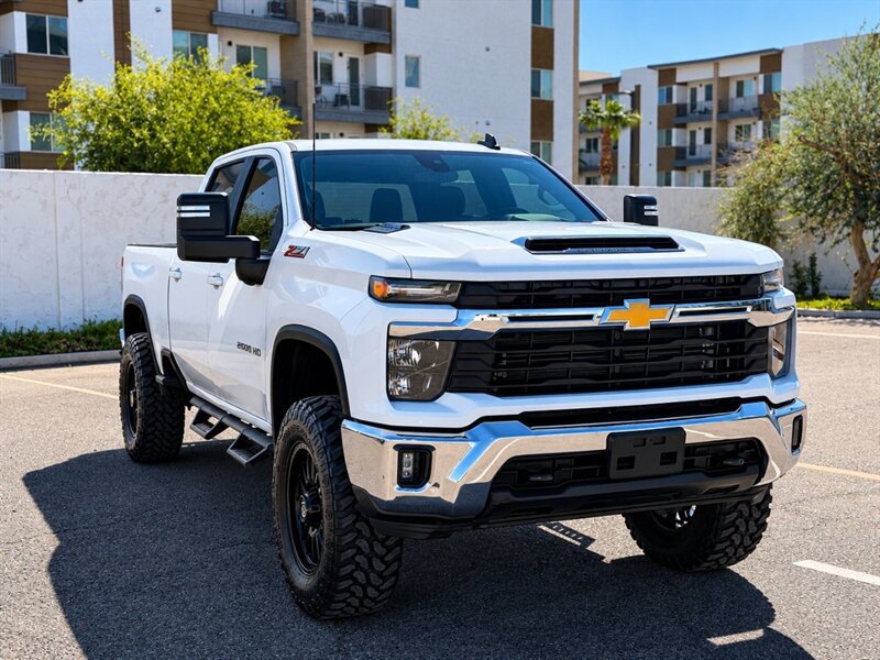 Used 2024 Chevrolet Silverado 2500 LT w/ Convenience Package AWD/4WD image 2