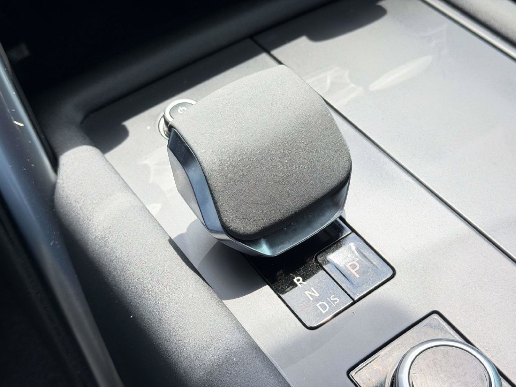 Used 2023 Land Rover Discovery Metropolitan Edition AWD/4WD image 13