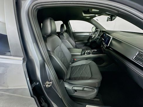 Used 2024 Volkswagen Atlas Cross Sport SE AWD/4WD image 30