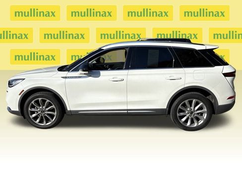 Used 2021 Lincoln Corsair AWD w/ Premium Package image 13