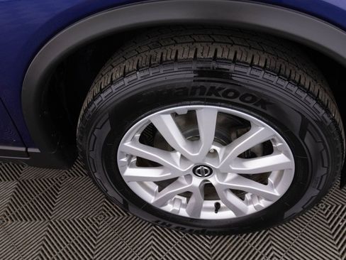 Used 2019 Nissan Rogue SV image 49