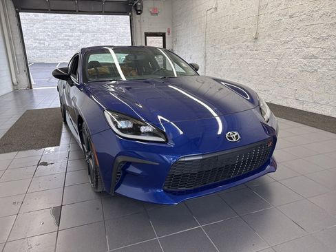 Used 2023 Toyota GR86 Premium RWD image 2