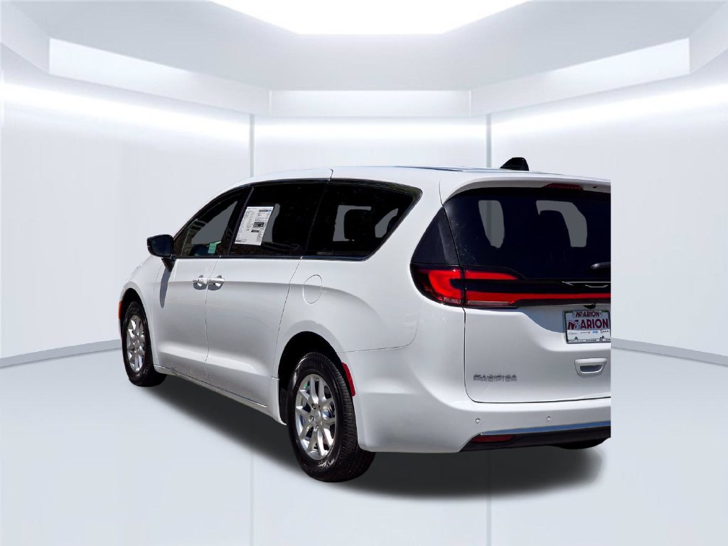 New 2027 Chrysler Pacifica Select FWD image 41