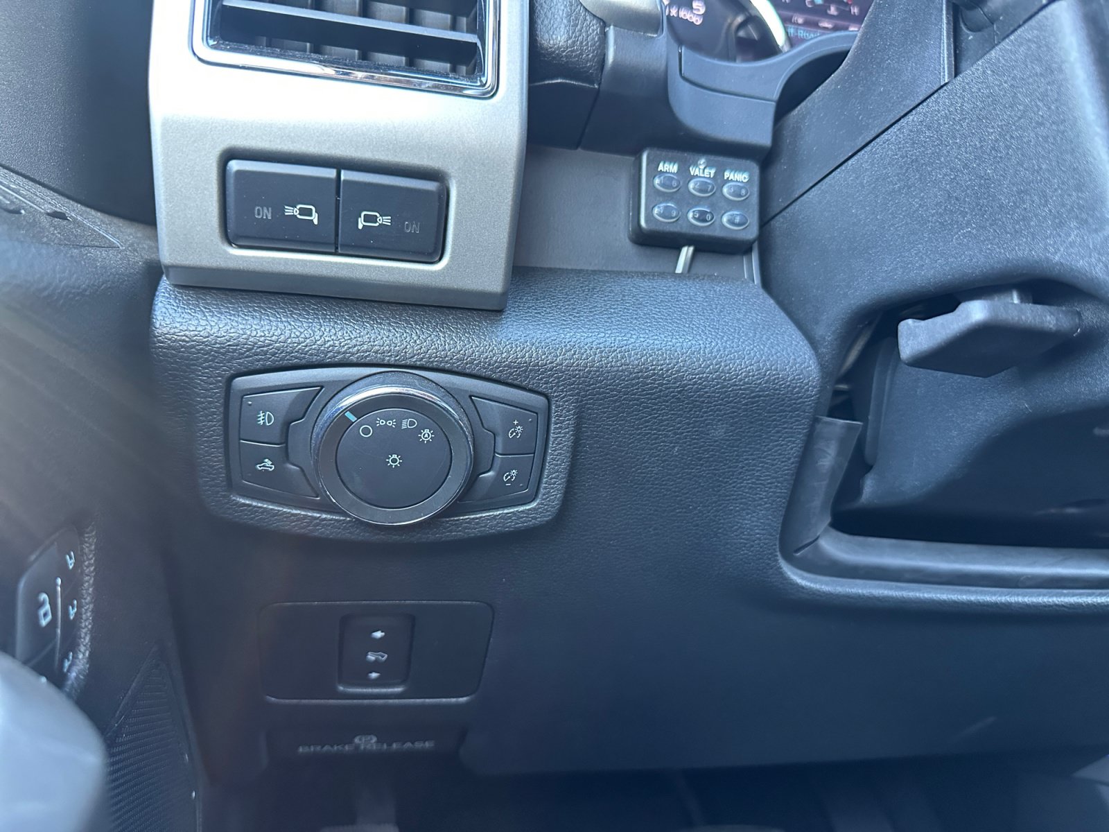 Used 2021 Ford F250 Lariat w/ Lariat Value Package AWD/4WD image 17