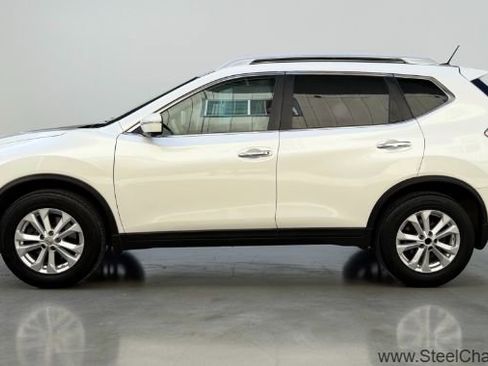 Used 2015 Nissan Rogue SV w/ SV Premium Package image 3