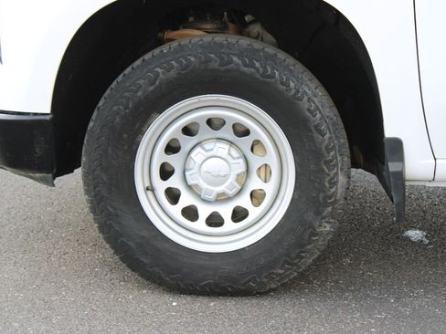 Used 2024 Chevrolet Silverado 1500 W/T w/ Trailering Package AWD/4WD image 18