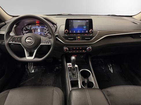 Used 2024 Nissan Altima 2.5 SV image 10